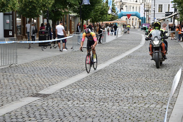 NBA红黑榜：快船大胜篮网，小哈达威引领活塞爆冷击败骑士！.